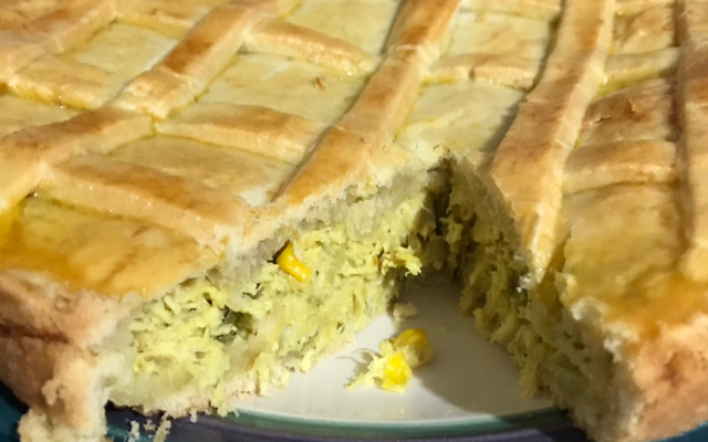 Torta de frango e requeijão com massa podre