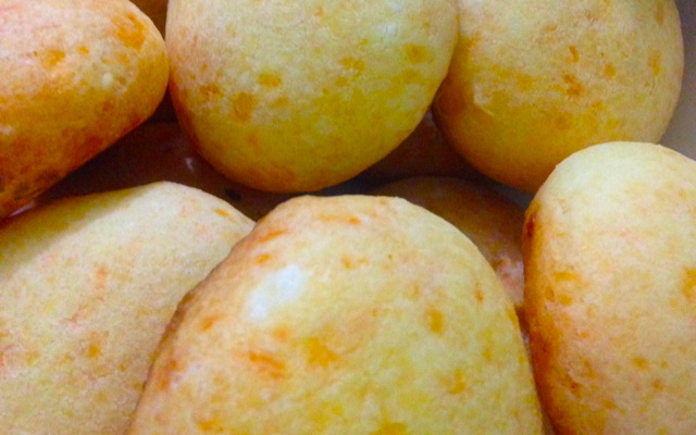 Pão de queijo empanado