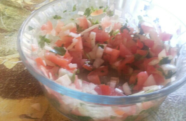 Chili mexicano com vinagrete de coentro