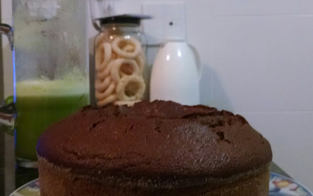 Bolo de chocolate integral com cobertura