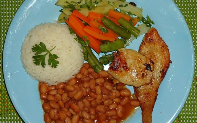Frango grelhado com legumes