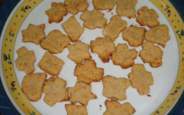 Biscoitos de queijo e cebola