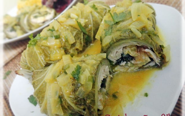 Enroladinho de frango com legumes, ao molho de mostarda