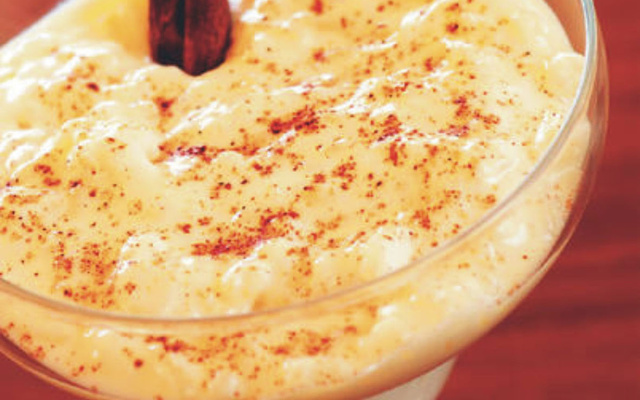 Arroz doce com cachaça e queijo