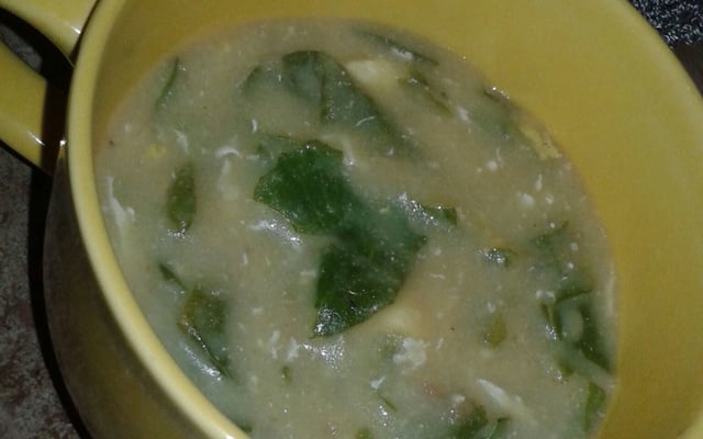 Sopa de fubá com couve