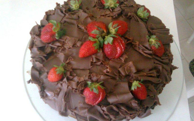 Torta de chocolate com morangos