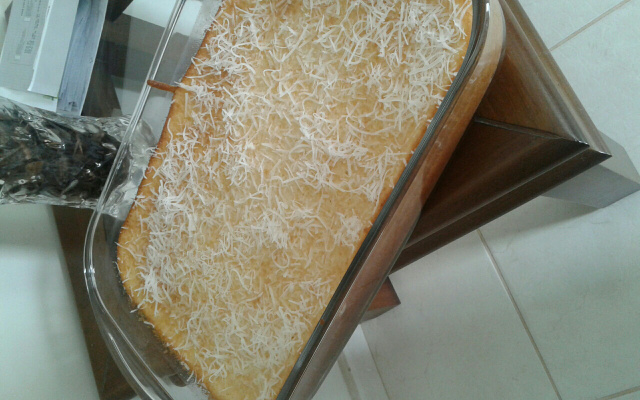 Bolo molhado de coco