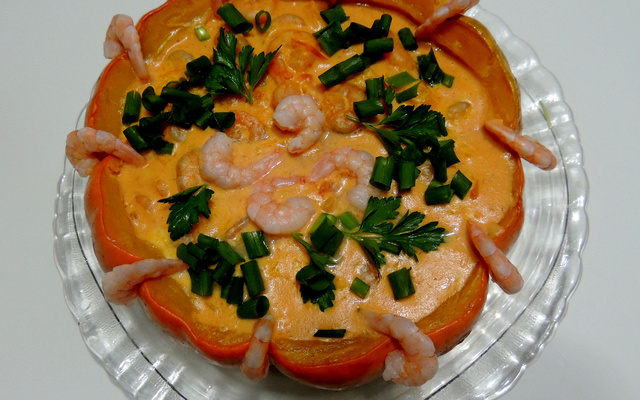 Camarão na moranga no micro-ondas