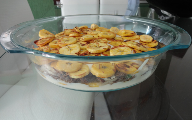 Escondidinho de carne-de-sol com banana-da-terra