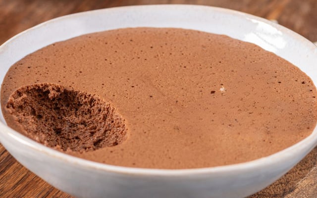 Mousse de chocolate sem gelatina e aerada feita no liquidificador