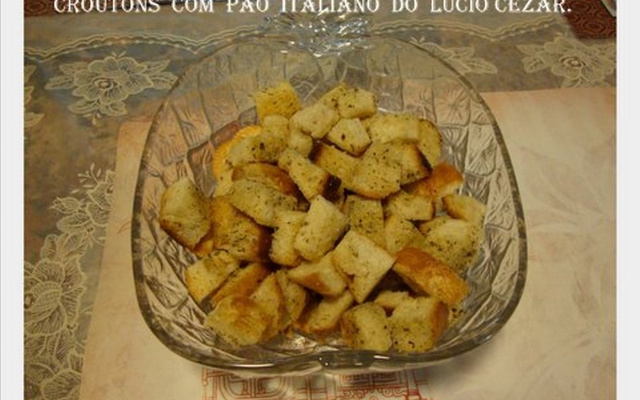 Croutons com pão Italiano do Lúcio Cezar