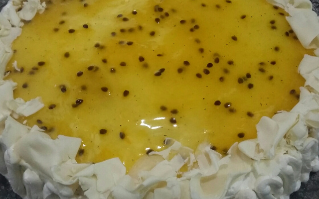 Bolo delicioso de mousse de maracujá