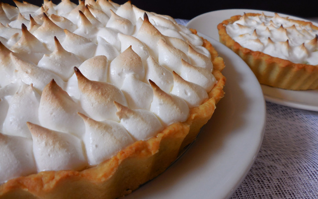 Torta de doce de banana e creme de coco