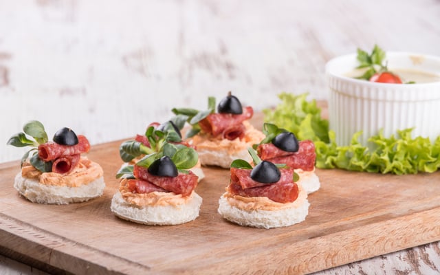 Canapé de pão de forma