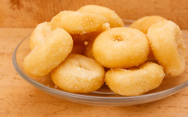 Rosquinha de leite condensado simples e fácil.