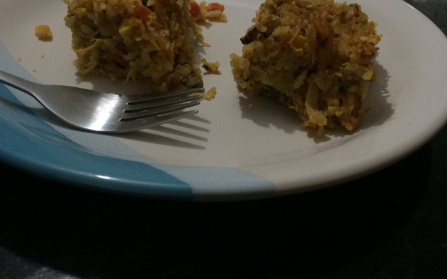 Torta de arroz cozido com carne (ou frango, porco, etc.)