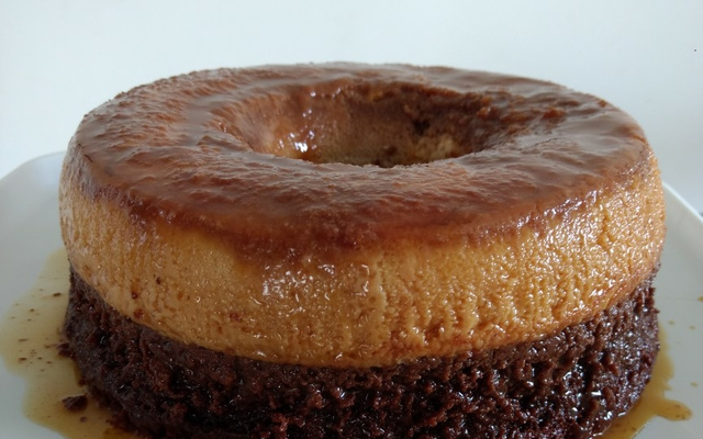 Bolo pudim de chocolate delicioso