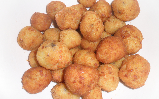 Bolinhos de batata com sardinhas