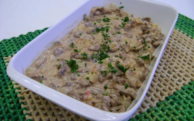 Isca de carne com abacaxi