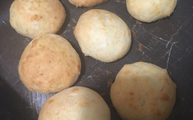 Pão de queijo empanado