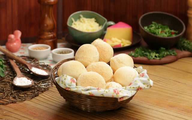 Pão de queijo recheado