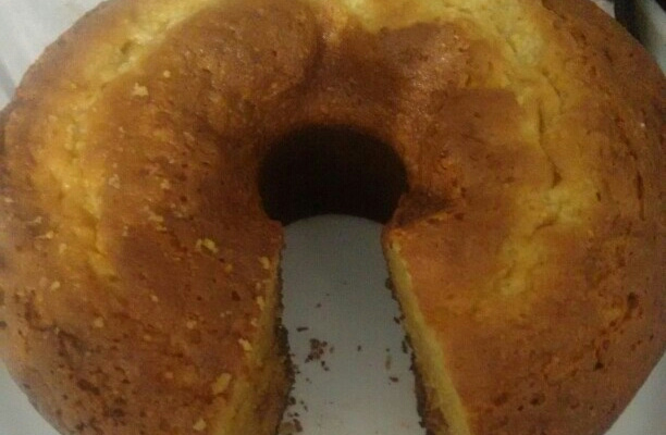 Bolo de fubá com goiabada
