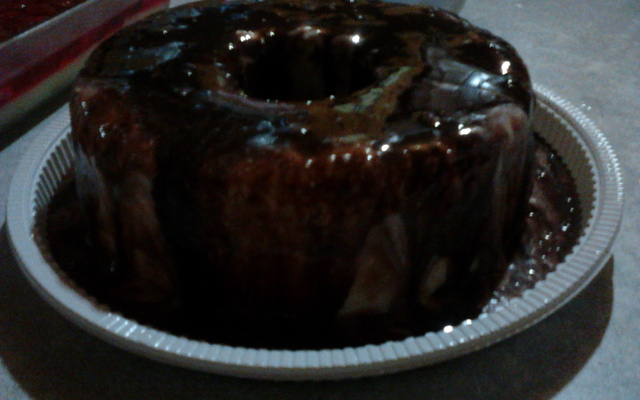 Pudim de sorvete com calda de chocolate