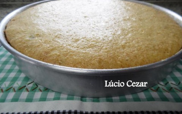 Bolo de fubá com coco,queijo parmesão e castanhas-do-pará