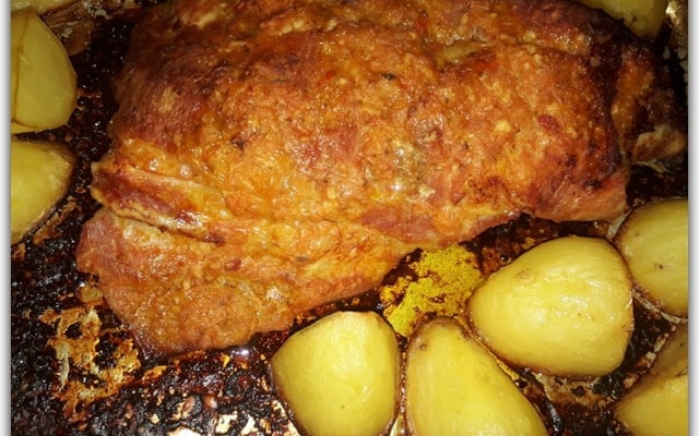 Costela de porco assada com batatas
