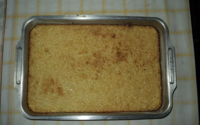 Bolo de madioca com leite condensado