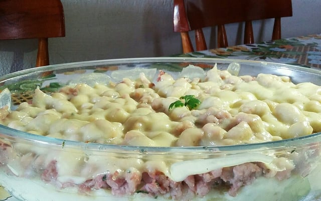 Escondidinho de linguiça