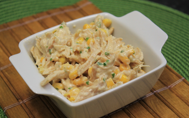 Salada de frango com milho verde