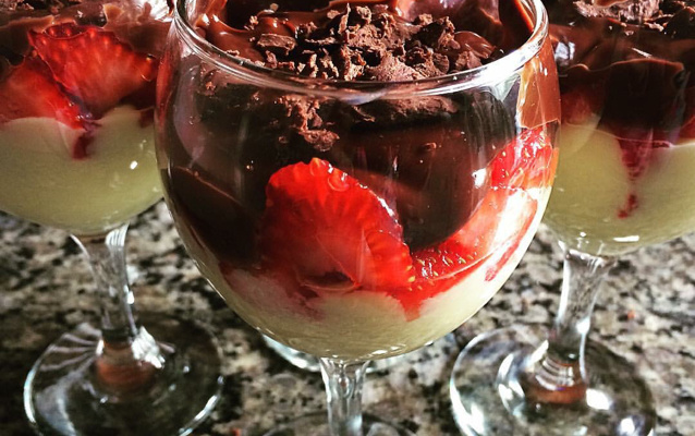 Morango ao Creme com Ganache de Chocolate