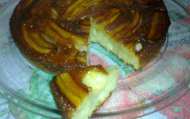 Bolo de banana caramelada