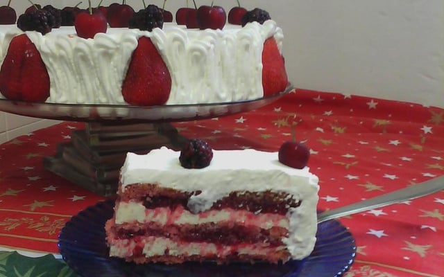 Bolo Champagne e Frutas Vermelhas