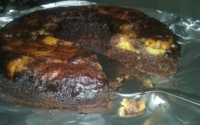 Bolo integral de banana com cacau sem glúten