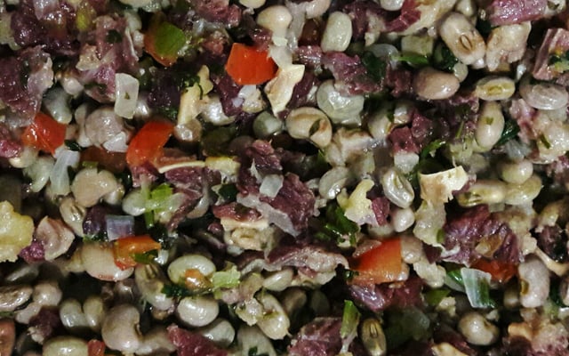 Arrumadinho de charque (carne seca)