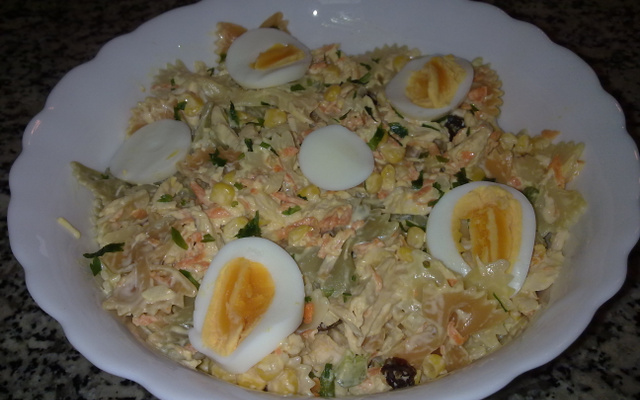 Salada de macarrão com frango