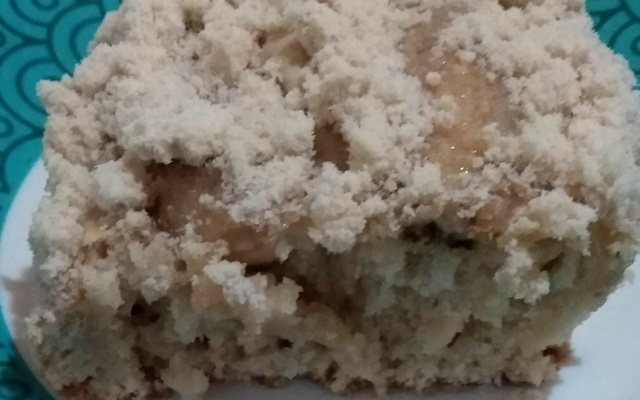 Cuca de banana com farofa