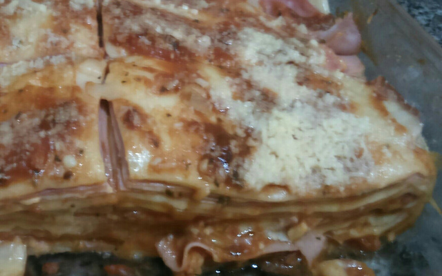 Lasanha de presunto e queijo
