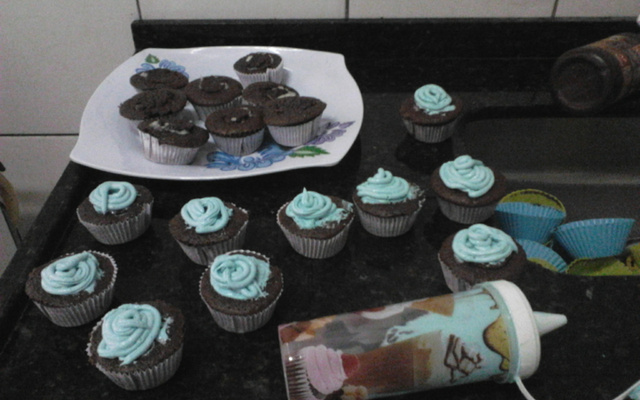 Cupcake de chocolate com recheio de beijinho