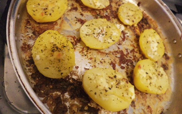 Batata gratinada com creme de leite