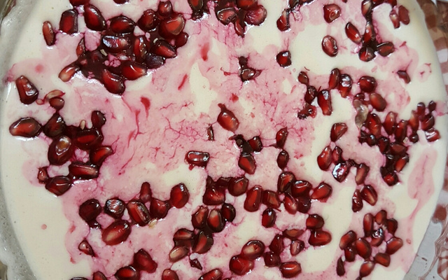 Mousse com Calda de Romã