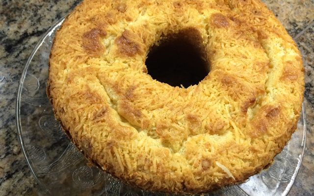 Bolo fubá cremoso com coco