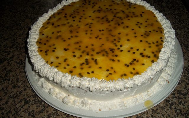 Bolo delicioso de mousse de maracujá