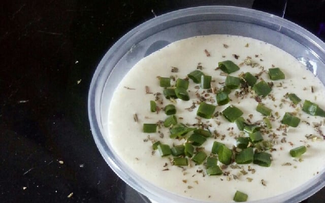 Molho de alho caseiro