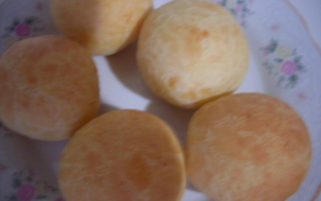 Pão de queijo mineiro na máquina de pão