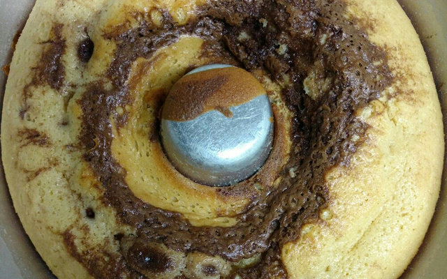 Bolo mesclado de baunilha e chocolate