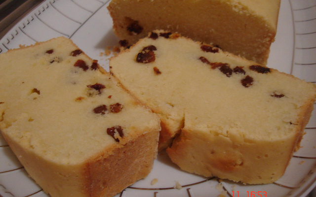 Bolo comum com passas