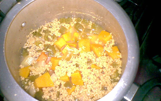 Sopa com proteína texturizada de soja e abóbora